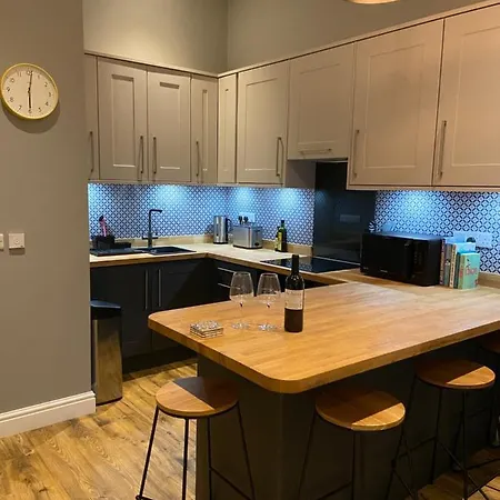 Stylish Tenby Apartment, Great Location, Parking Exterior photo