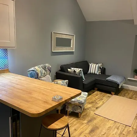 Stylish Tenby Apartment, Great Location, Parking Exterior photo
