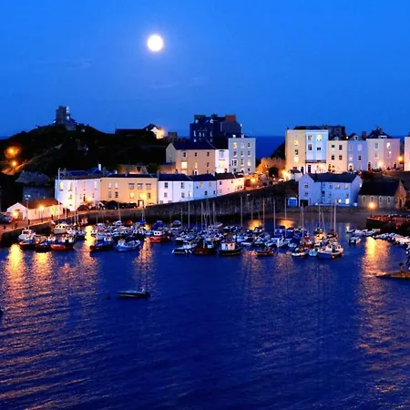 Stylish Tenby Apartment, Great Location, Parking Exterior photo