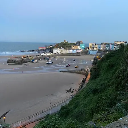Stylish Tenby Apartment, Great Location, Parking Exterior photo