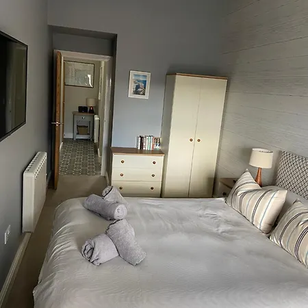 Stylish Tenby Apartment, Great Location, Parking Exterior photo