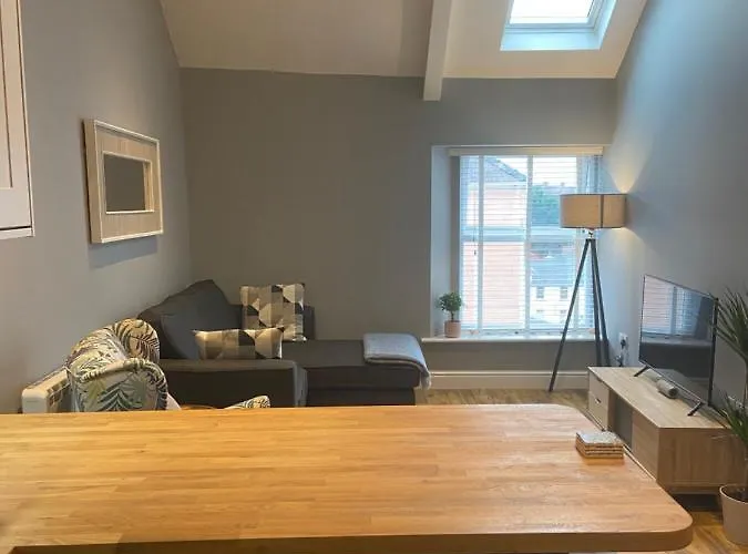Stylish Tenby Apartment, Great Location, Parking