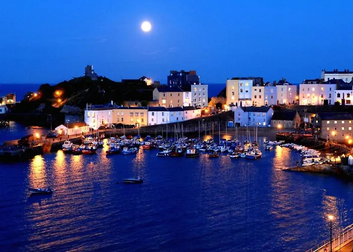 Stylish Tenby Apartment, Great Location, Parking