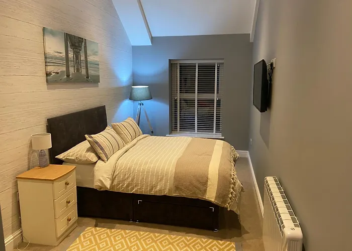 Stylish Tenby Apartment, Great Location, Parking