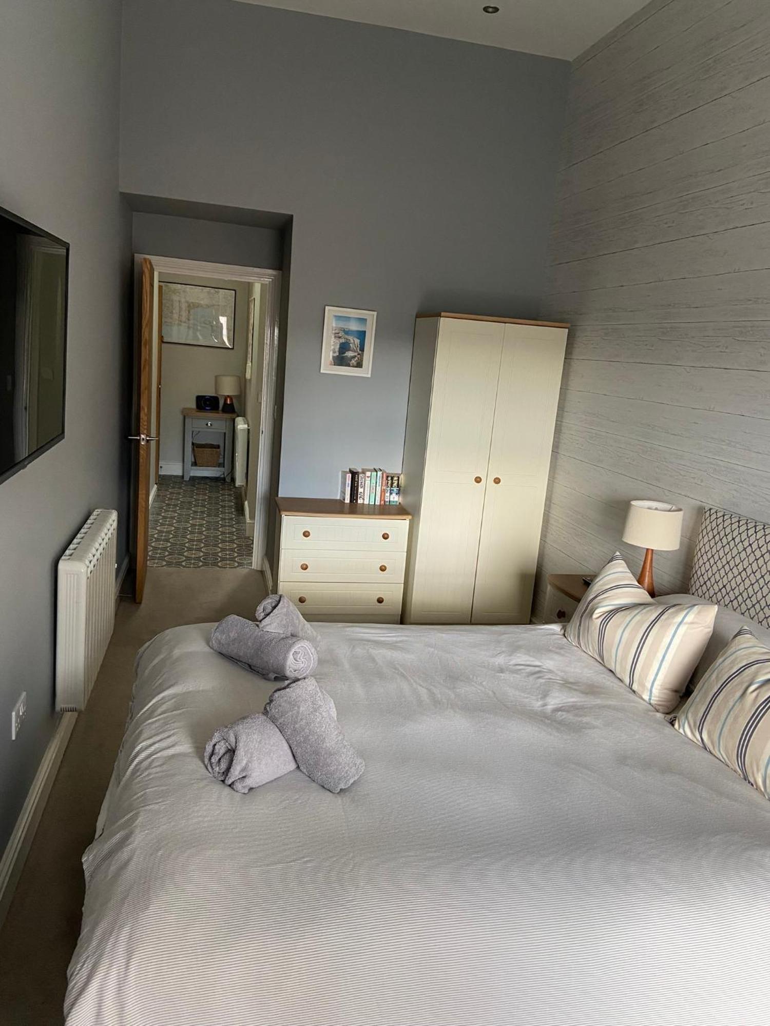 Stylish Apartment, Great Location, Parking